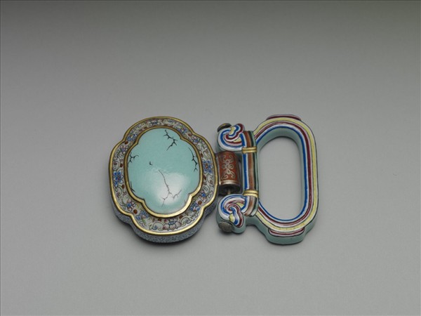 粉彩松石色描金帶板