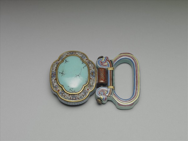 粉彩松石色描金帶板