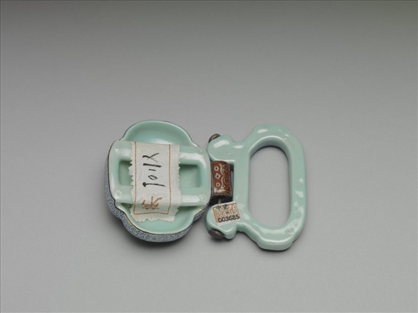 粉彩松石色描金帶板