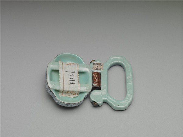 粉彩松石色描金帶板