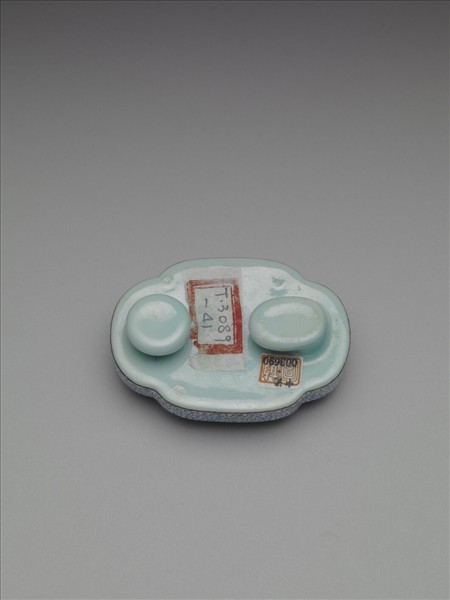 清 粉彩松石色描金帶扣