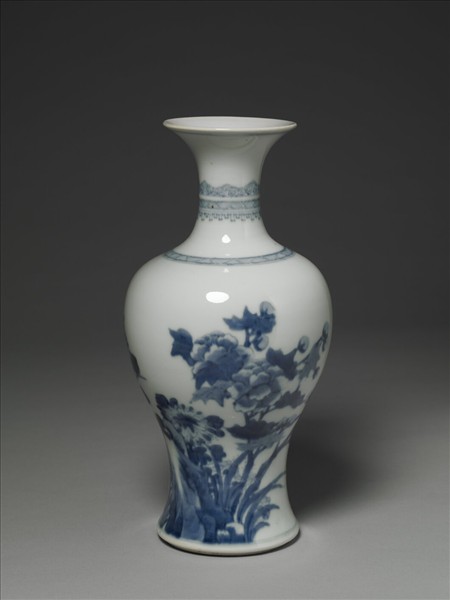 青花花蝶紋瓶