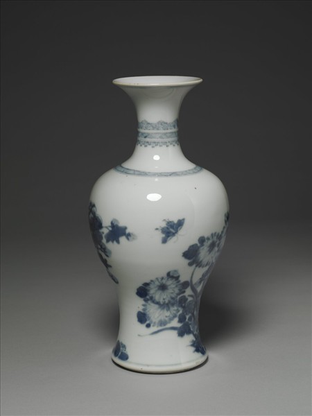 青花花蝶紋瓶