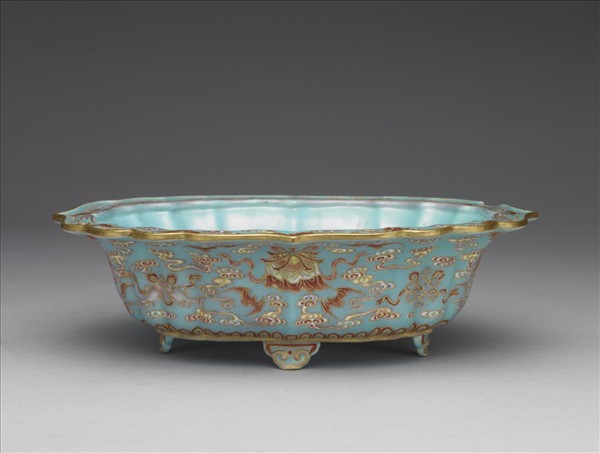 洋彩藍地八寶紋盆