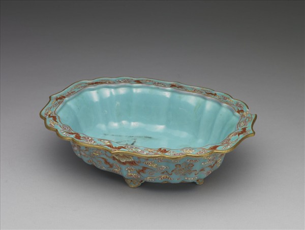 洋彩藍地八寶紋盆