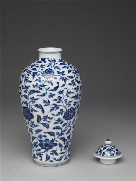 青花串枝蓮紋蓋罐