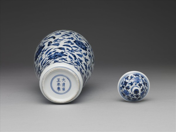 青花串枝蓮紋蓋罐