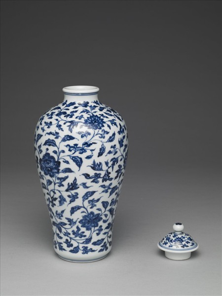 青花串枝蓮紋蓋罐