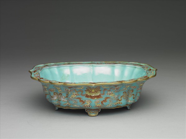 洋彩綠地雜寶紋盆