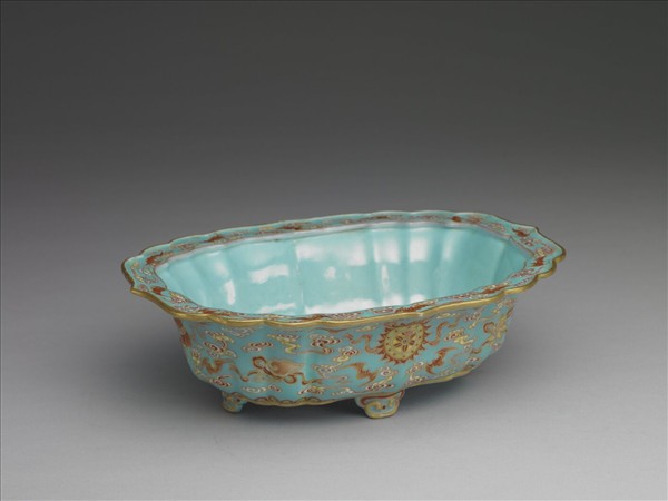 洋彩綠地雜寶紋盆