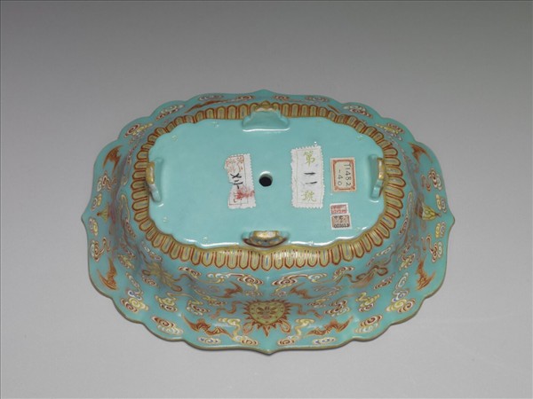 洋彩綠地雜寶紋盆