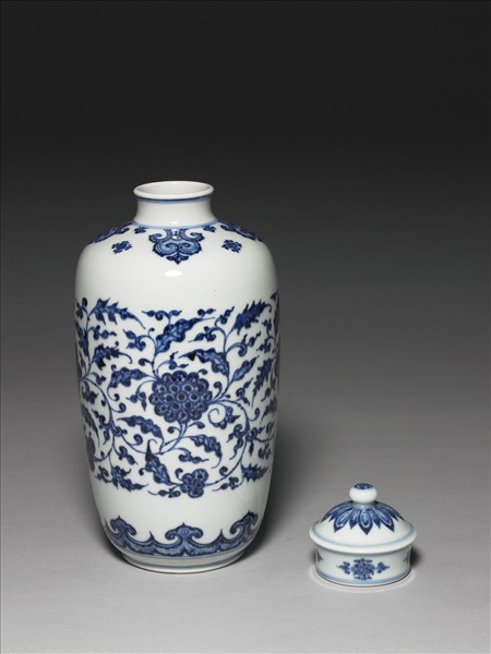 青花纏枝花卉紋蓋罐