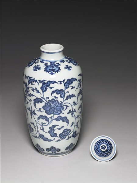 青花纏枝花卉紋蓋罐