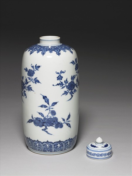 青花花果紋蓋罐