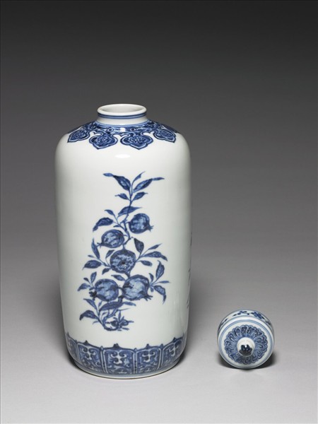 青花折枝花果紋蓋罐