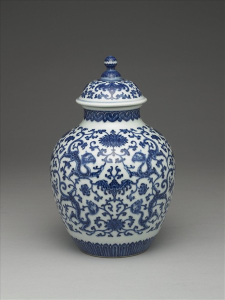 青花番蓮紋蓋罐
