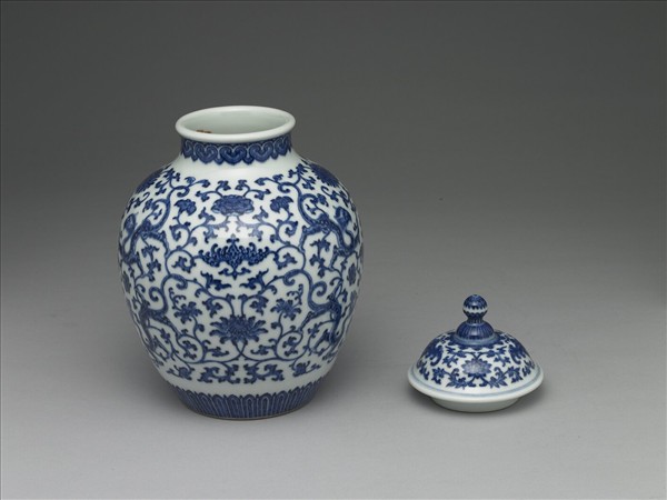 青花番蓮紋蓋罐
