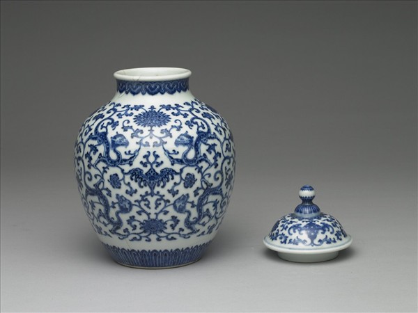 青花番蓮紋蓋罐