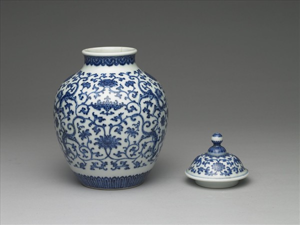 青花番蓮紋蓋罐