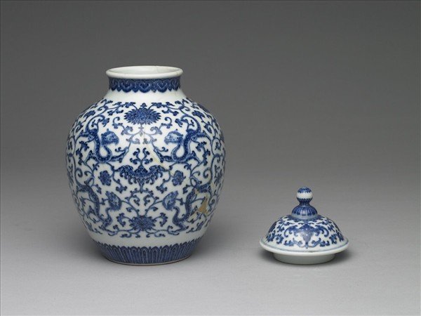 青花番蓮紋蓋罐