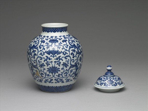 青花番蓮紋蓋罐