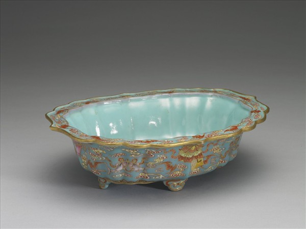 洋彩綠地雜寶紋盆