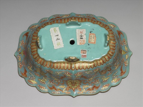 洋彩綠地雜寶紋盆