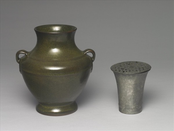 茶葉末釉雙耳壺