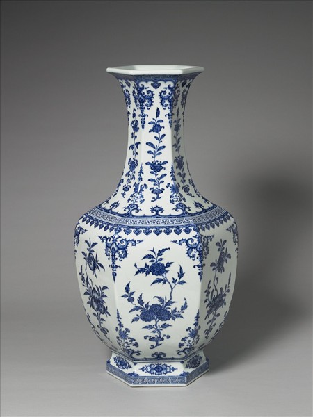 青花折枝花卉紋六方瓶