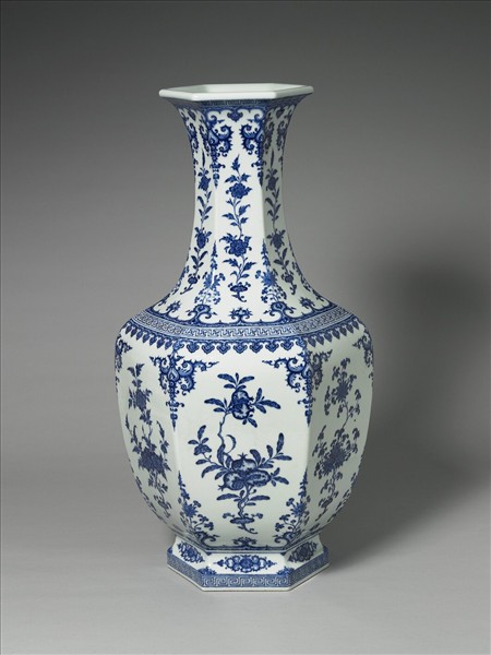 青花折枝花卉紋六方瓶