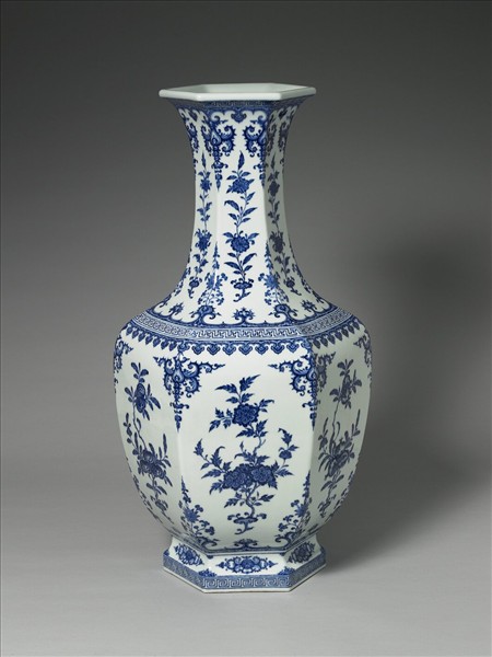 青花折枝花卉紋六方瓶