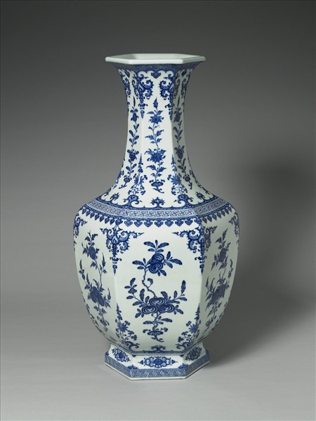 青花折枝花卉紋六方瓶