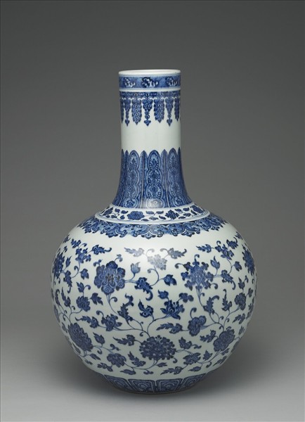 青花番蓮紋天球瓶