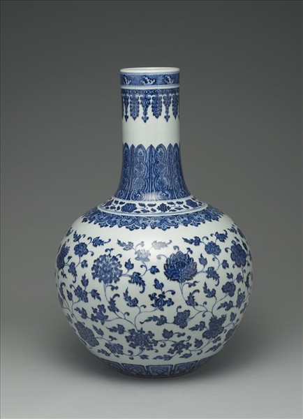 青花番蓮紋天球瓶