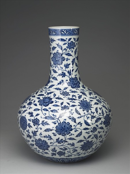 青花番蓮紋天球瓶