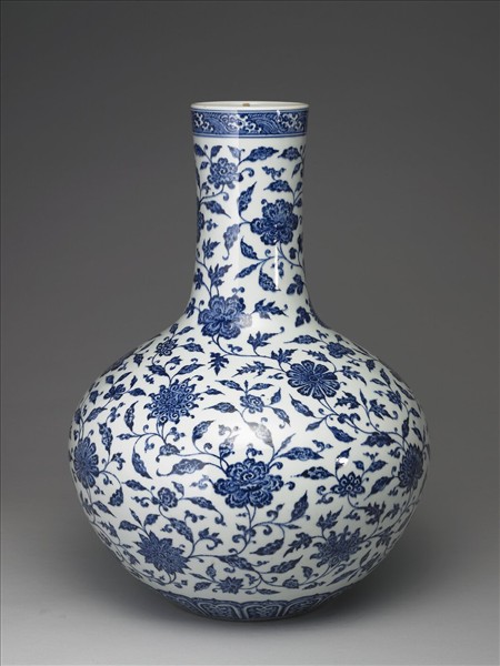 青花番蓮紋天球瓶