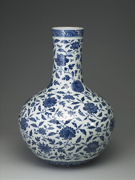 青花番蓮紋天球瓶