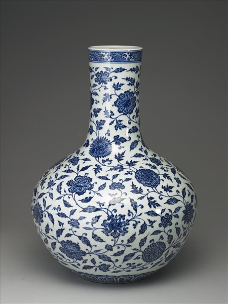 青花番蓮紋天球瓶