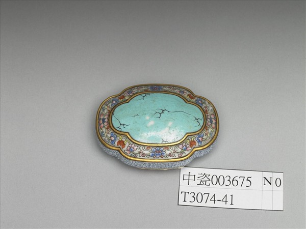 粉彩松石色描金帶板