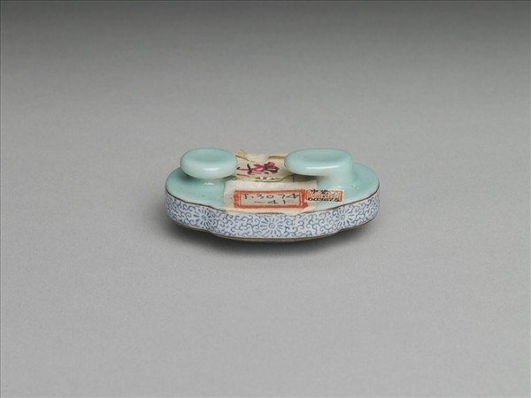 粉彩松石色描金帶板