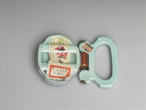 粉彩松石綠描金帶板