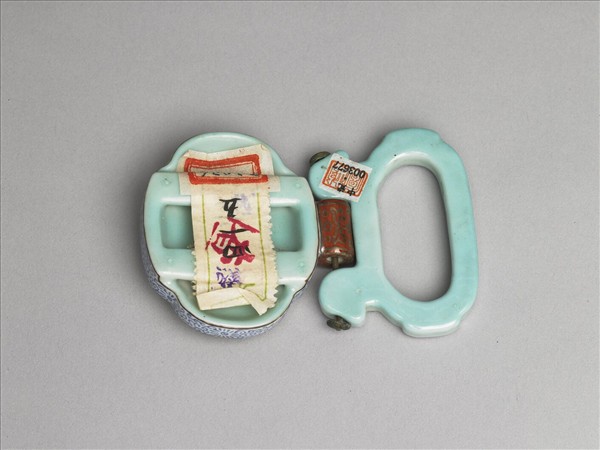 粉彩松石色描金帶板