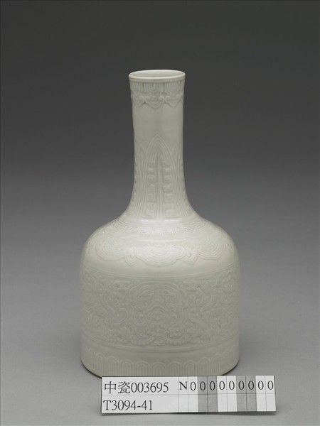 白釉暗花瓶
