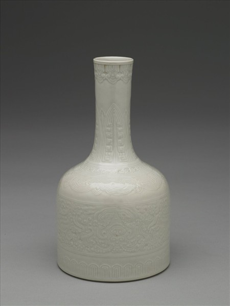 白釉暗花瓶