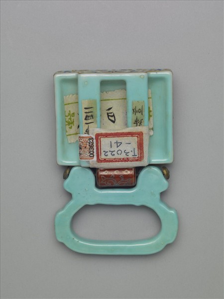 粉彩番蓮紋描金帶板