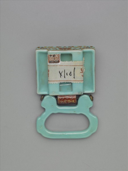 粉彩番蓮紋描金帶板