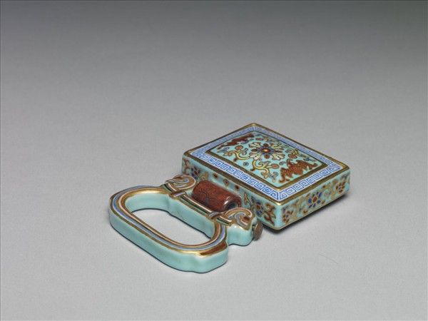 粉彩番蓮紋描金帶板