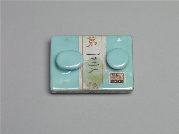 粉彩番蓮紋描金帶扣