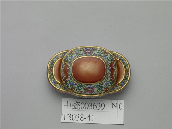 粉彩番蓮紋描金帶扣