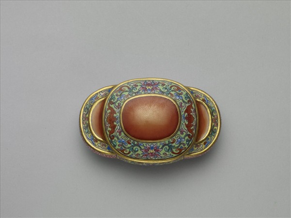 粉彩番蓮紋描金帶扣